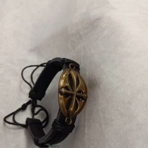 Men's black leather bracelet with cross oral shape gold one size